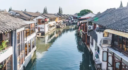 Private Day Tour to Zhujiajiao Water Town and Shanghai City
